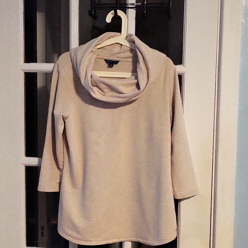 Hilfiger women's sweater long sleeves size US L pre-owned,beige color.